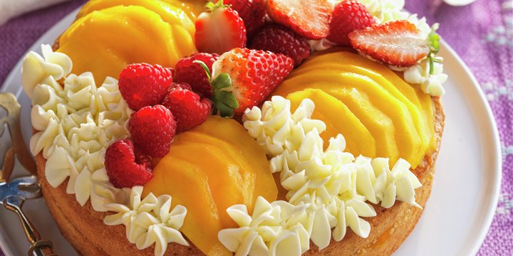 Pastel de mango y fresas con buttercream - Lecturas