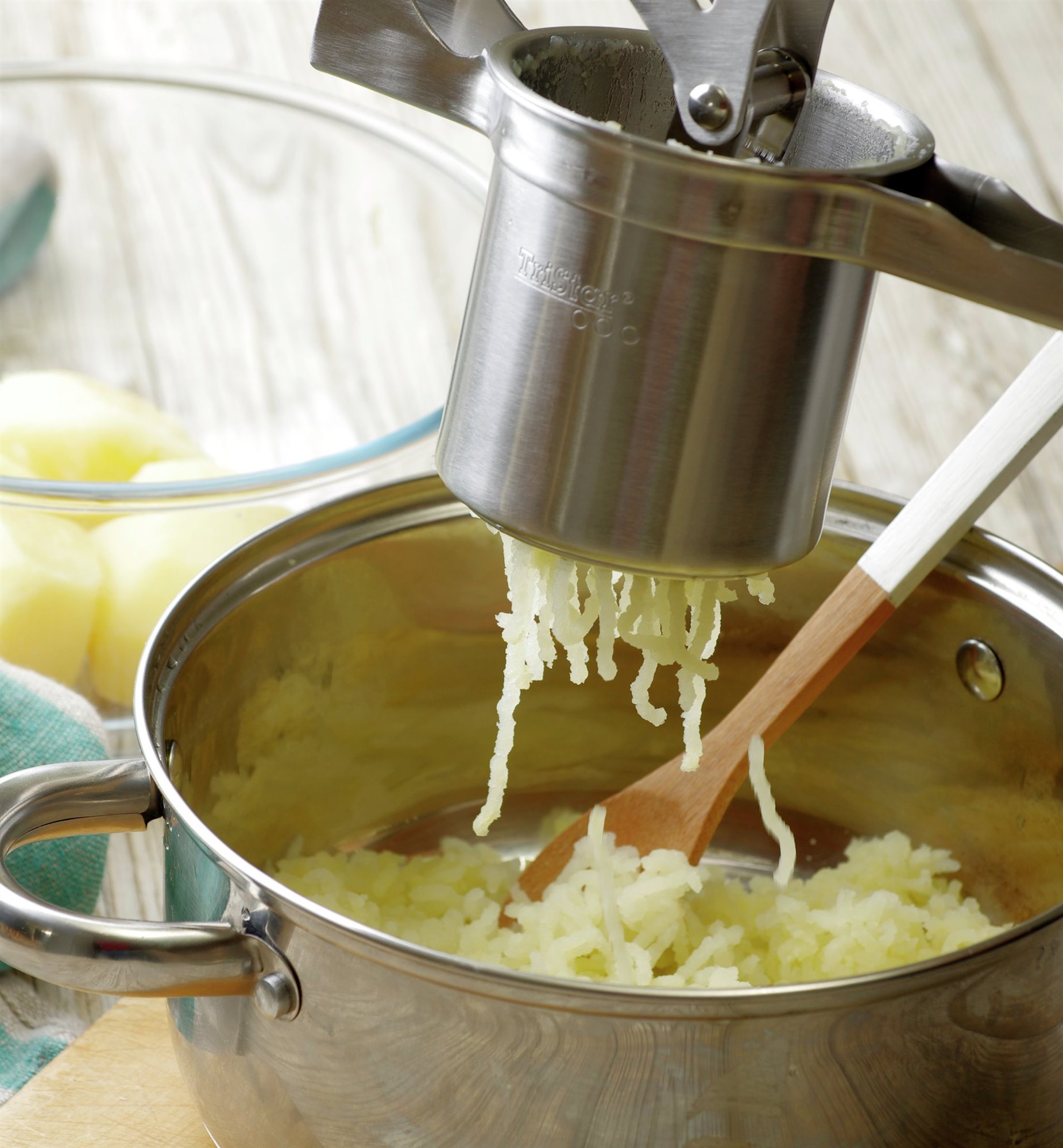 Olvídate de los copos de sobre, preparar un puré de patata casero es así de  fácil - LaGulateca