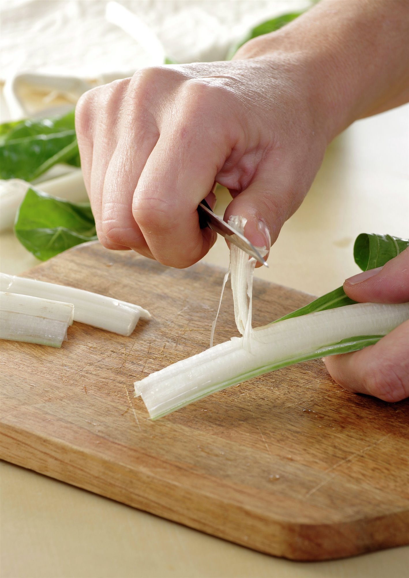 1. Pela y corta las verduras
