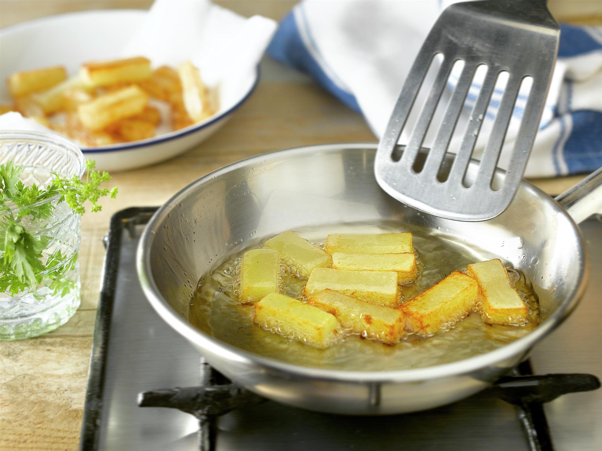 4. Fríe las patatas