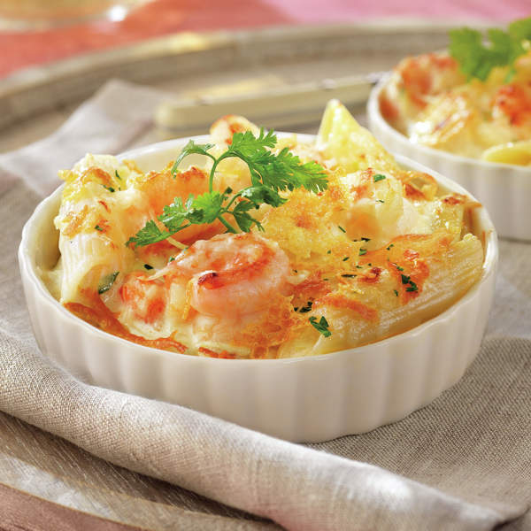 Macarrones gratinados con gambas, nata y queso, ¡una delicia!