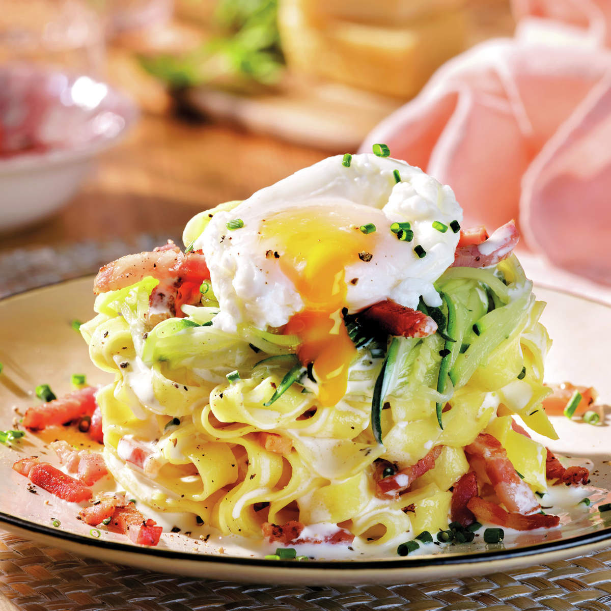 Timbal de pasta y calabacín con huevo