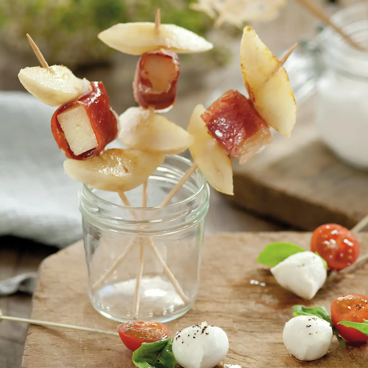 PINCHOS DE PERA, JAMÓN Y MANCHEGO