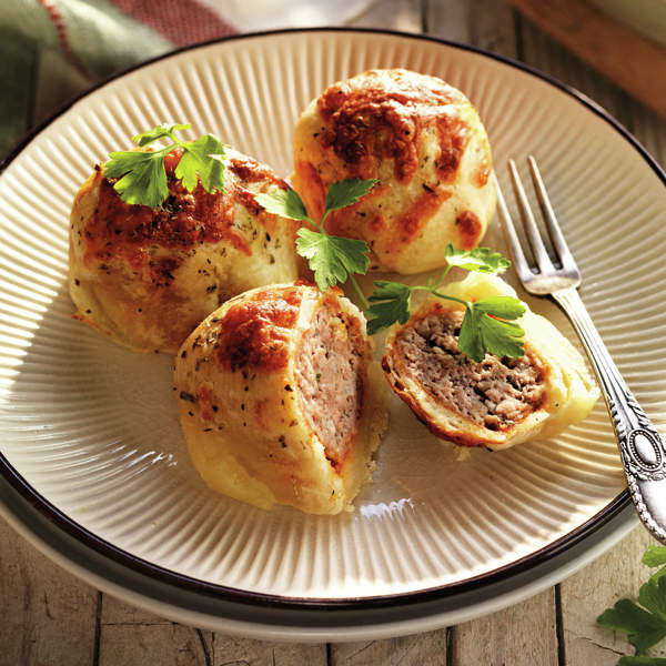 Albóndigas con queso y tomate envueltas en obleas ¡al horno!