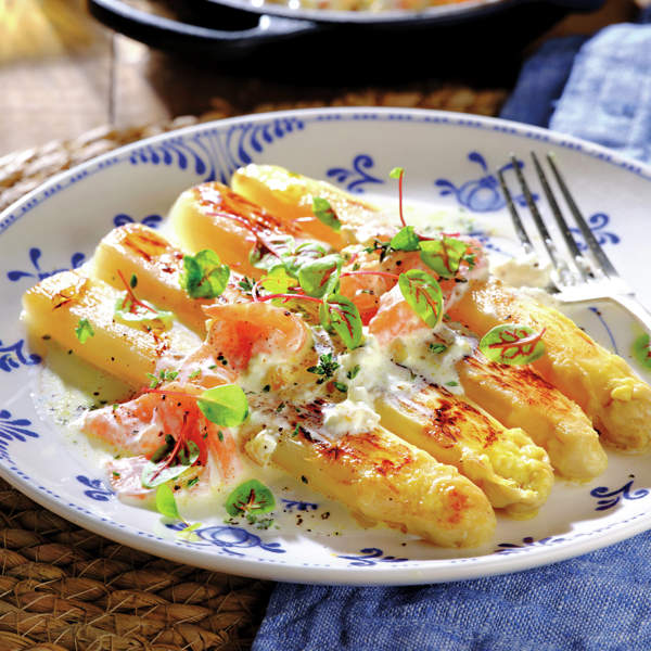 Espárragos a la plancha con salsa de salmón, un plato de dificultad 0 y sabor 10