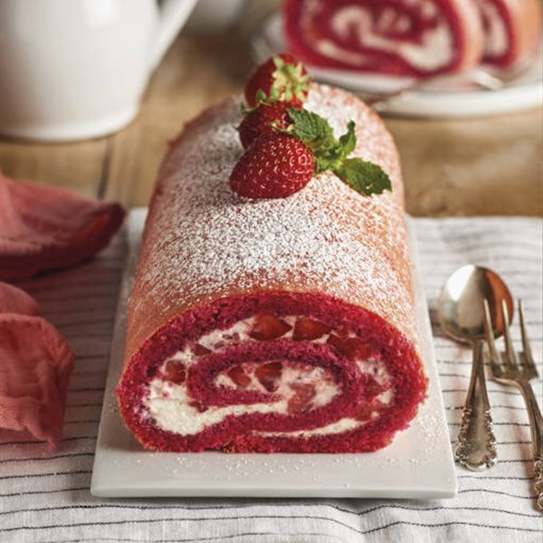 Brazo de gitano de nata y trocitos de fresón