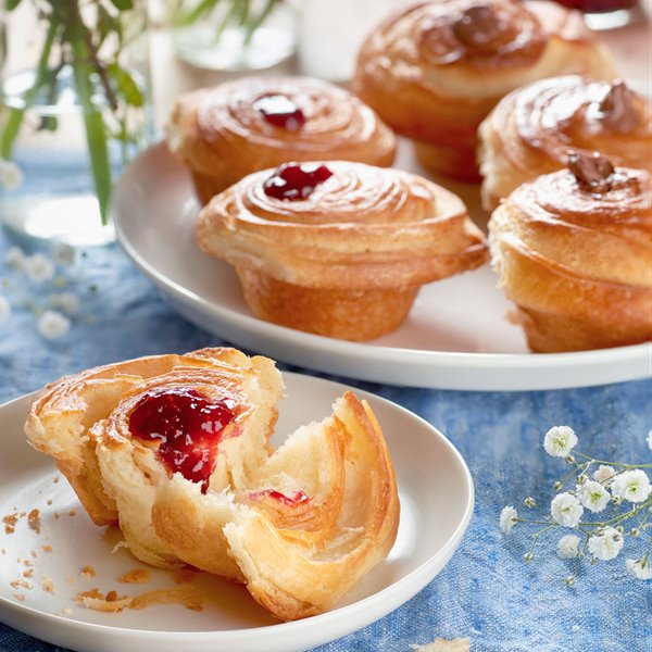 Cruffins de crema de cacao y mermelada de fresa