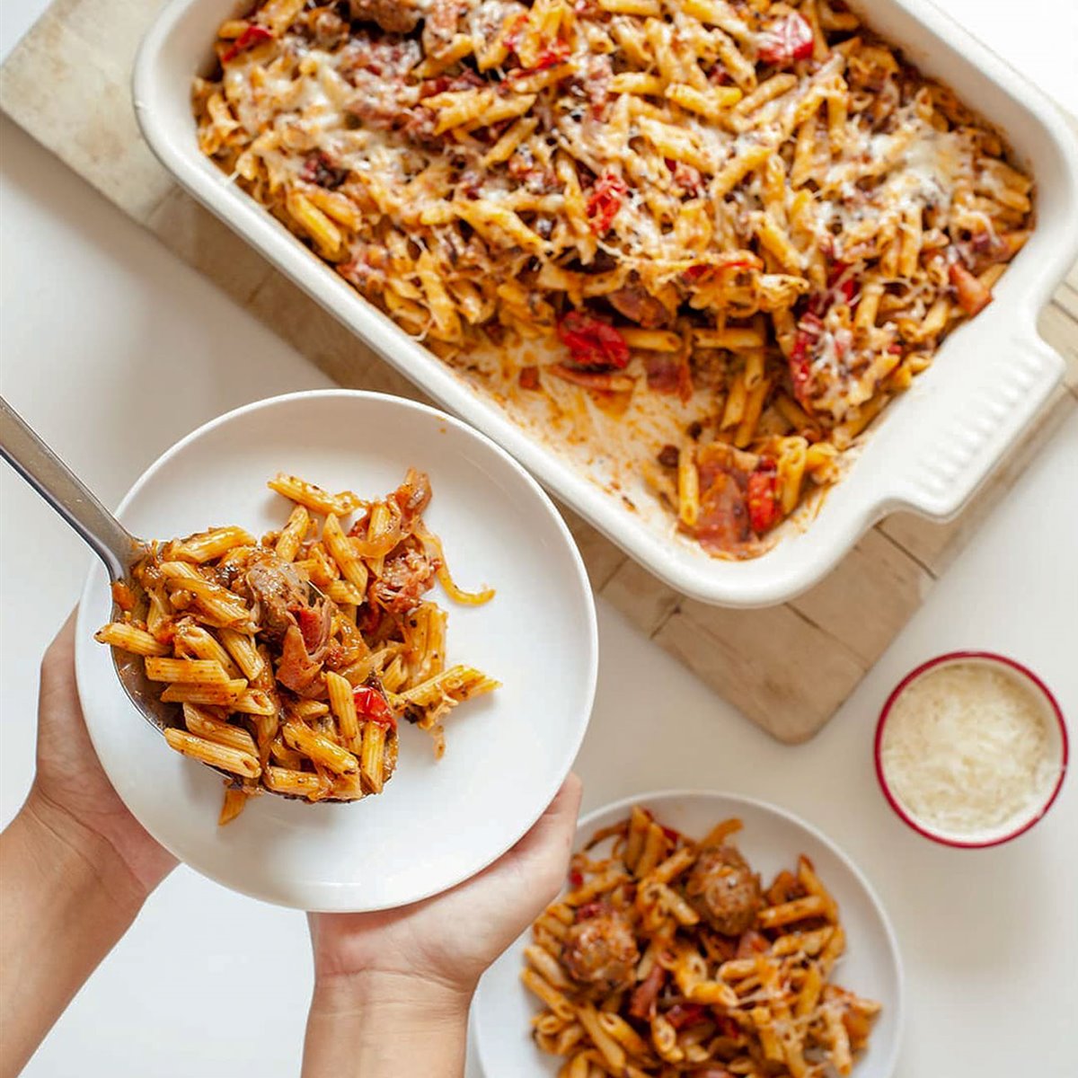 Plumas gratinadas con chorizo y setas