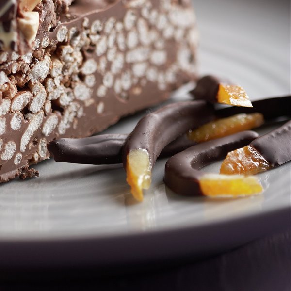 Naranja confitada con chocolate