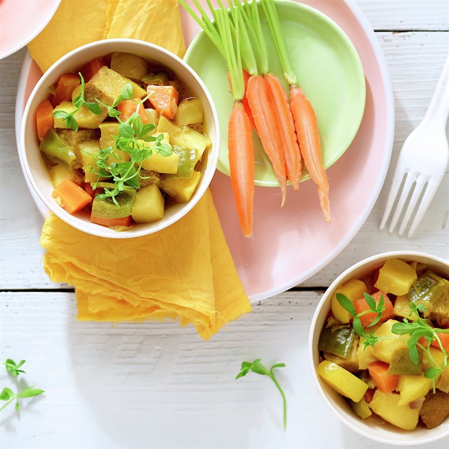Guiso vegano de seitán y manzana al curry