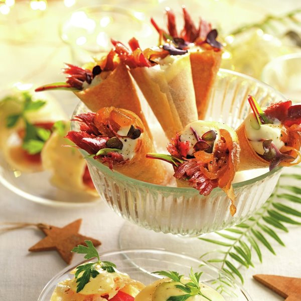Filo pastry cups with duck confit and caramelized onion