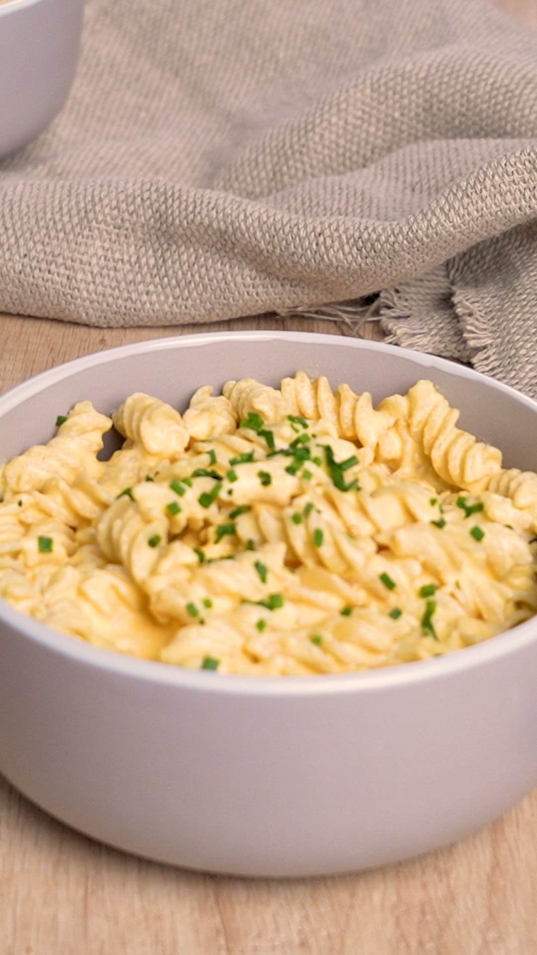 Espirales de garbanzo con salsa de queso