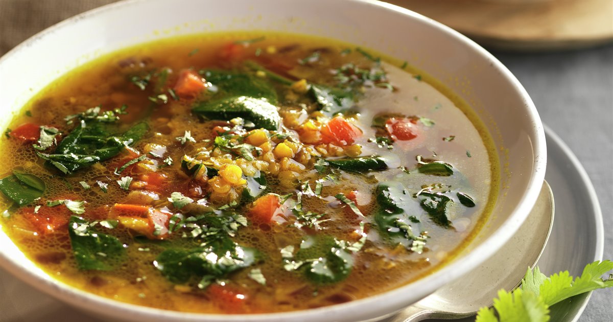 Sopa especiada de lentejas rojas y espinacas - Lecturas