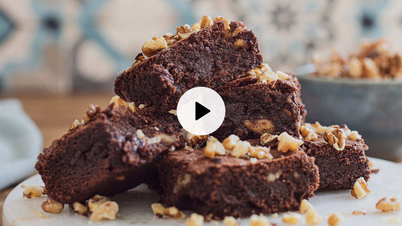 Brownie esponjoso de chocolate y nueces- Lecturas