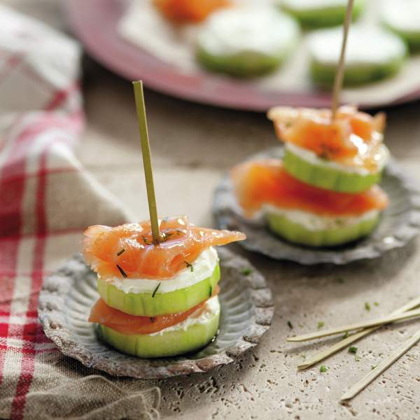 Pinchos de salmón ahumado y pepino: un canapé fácil, ligero y muy vistoso