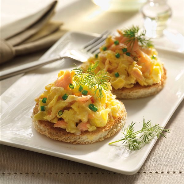Omelet canapés with smoked salmon and spring garlic