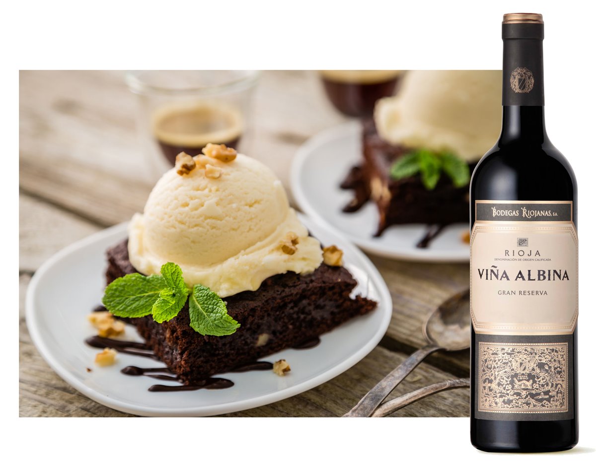 Bownie de chocolate con nueces y helado de vainilla con Bodegas Riojanas