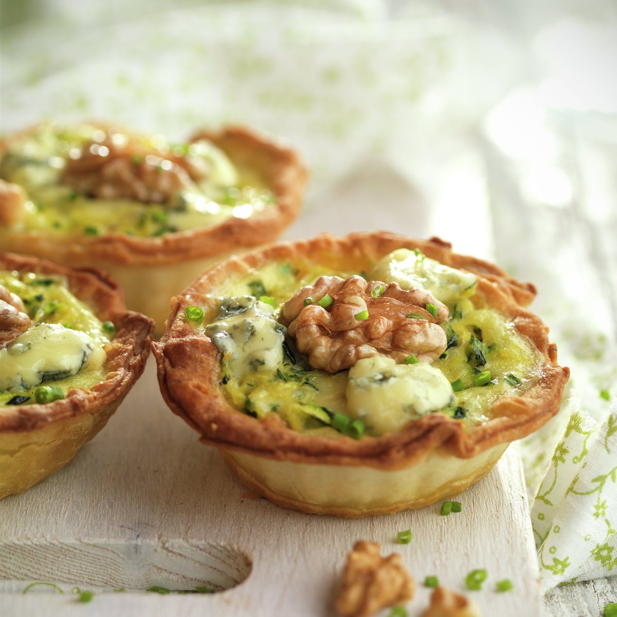 TARTALETAS DE VERDURAS, QUESO Y  NUECES.