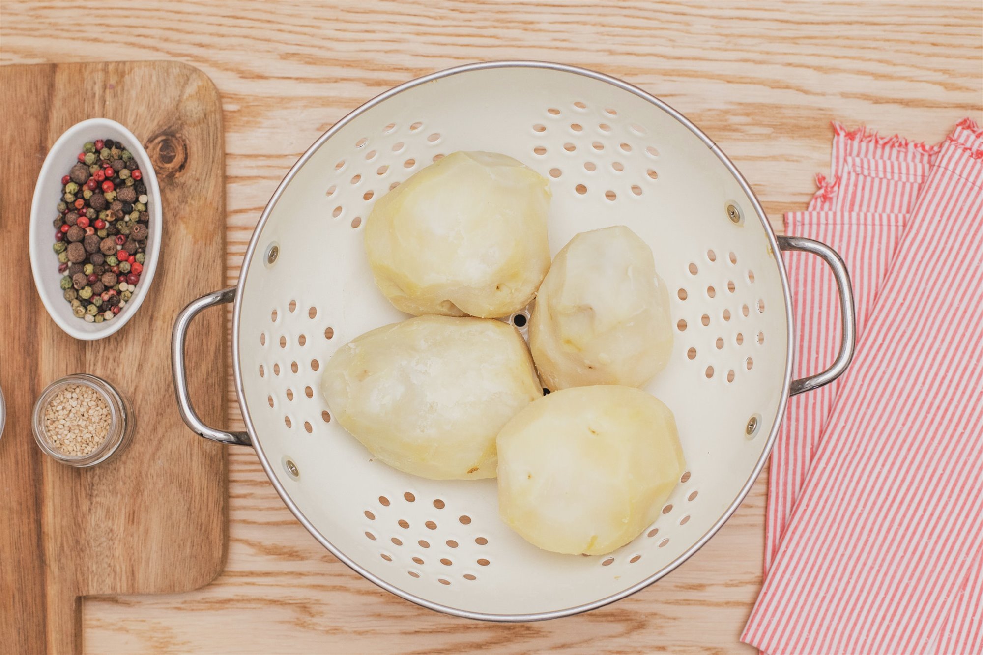1. Lava las patatas y cubre con agua