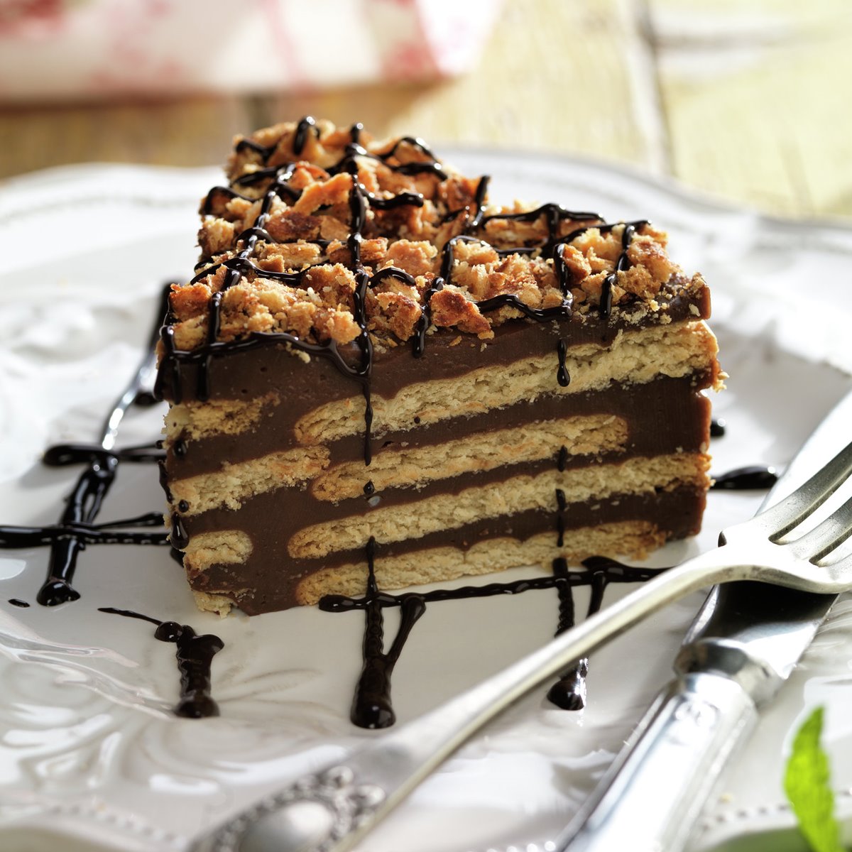 TARTA DE GALLETAS Y NATILLAS DE CHOCOLATE.