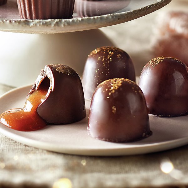 chocovasitos_de_frutos_secos_y_bombones_rellenos_de_caramelo
