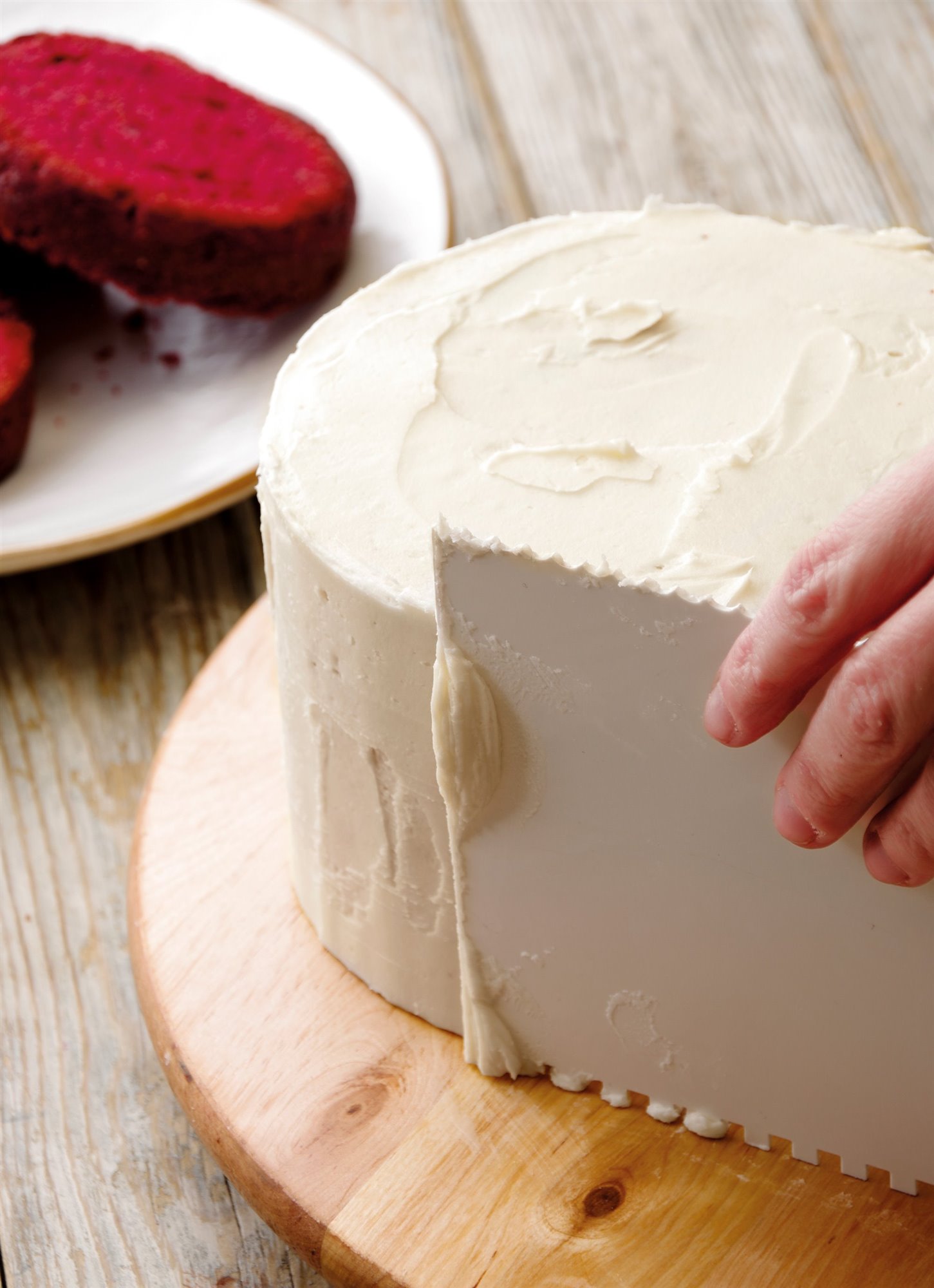 5. Cubre la tarta con buttercream