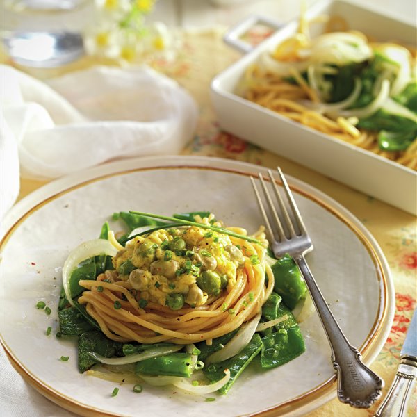 Espaguetis con verduras de primavera
