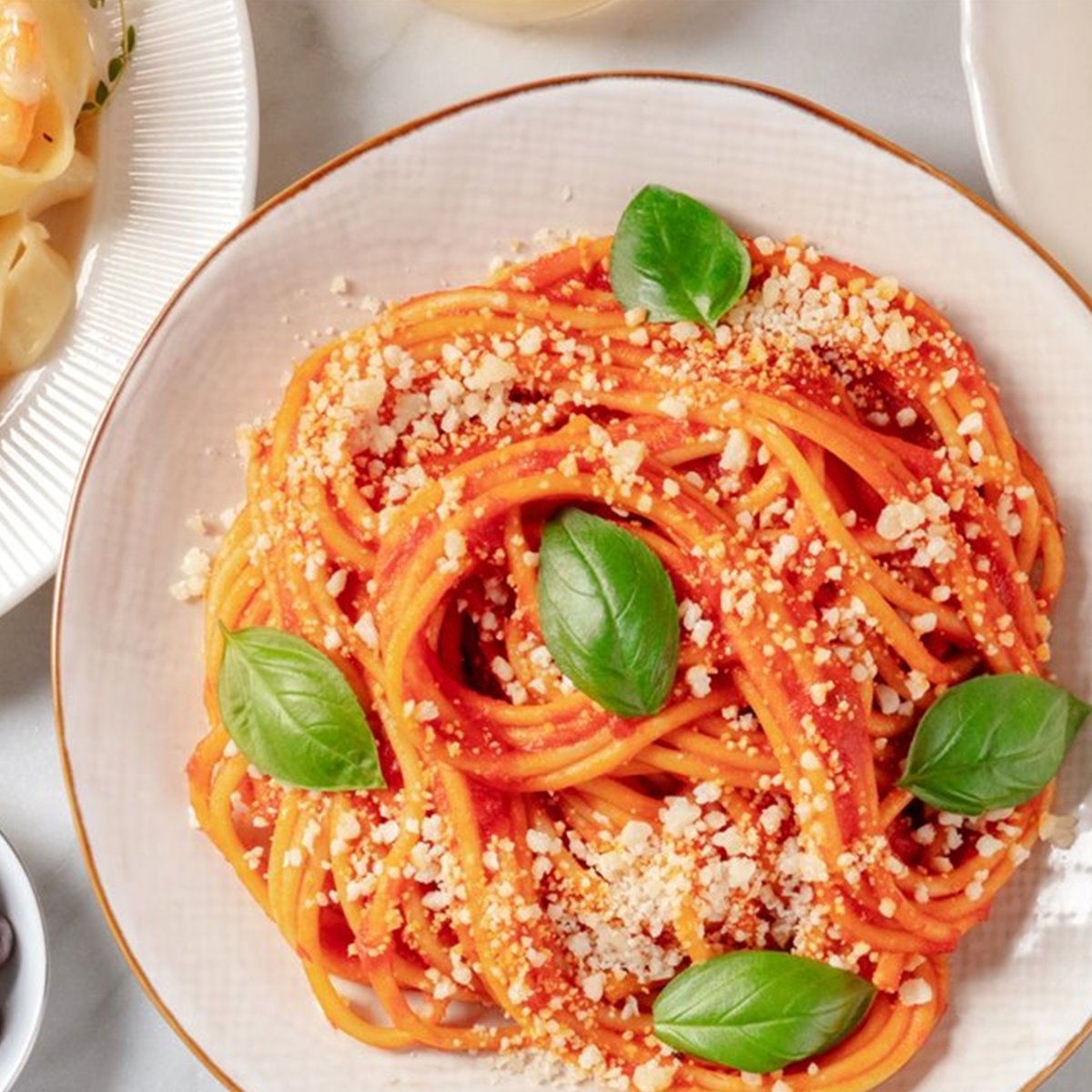 Panto-espaguetis con tomate y atún