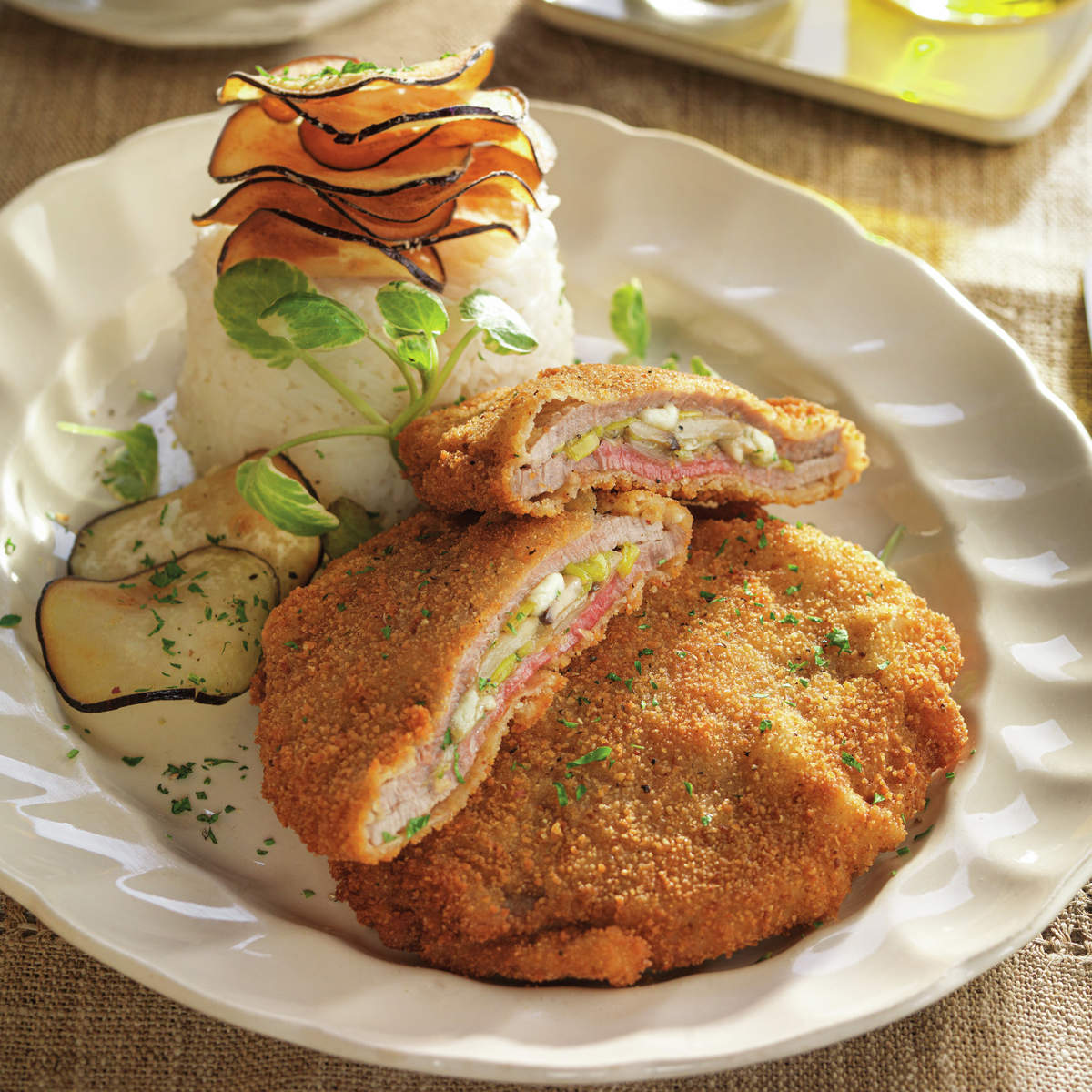 FILETES DE TERNERA RELLENOS CON CHAMPIÑONES, PUERRO Y QUESO AZUL