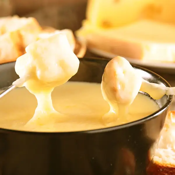 La receta de la fondue de queso auténtica, como la hacen en Suiza