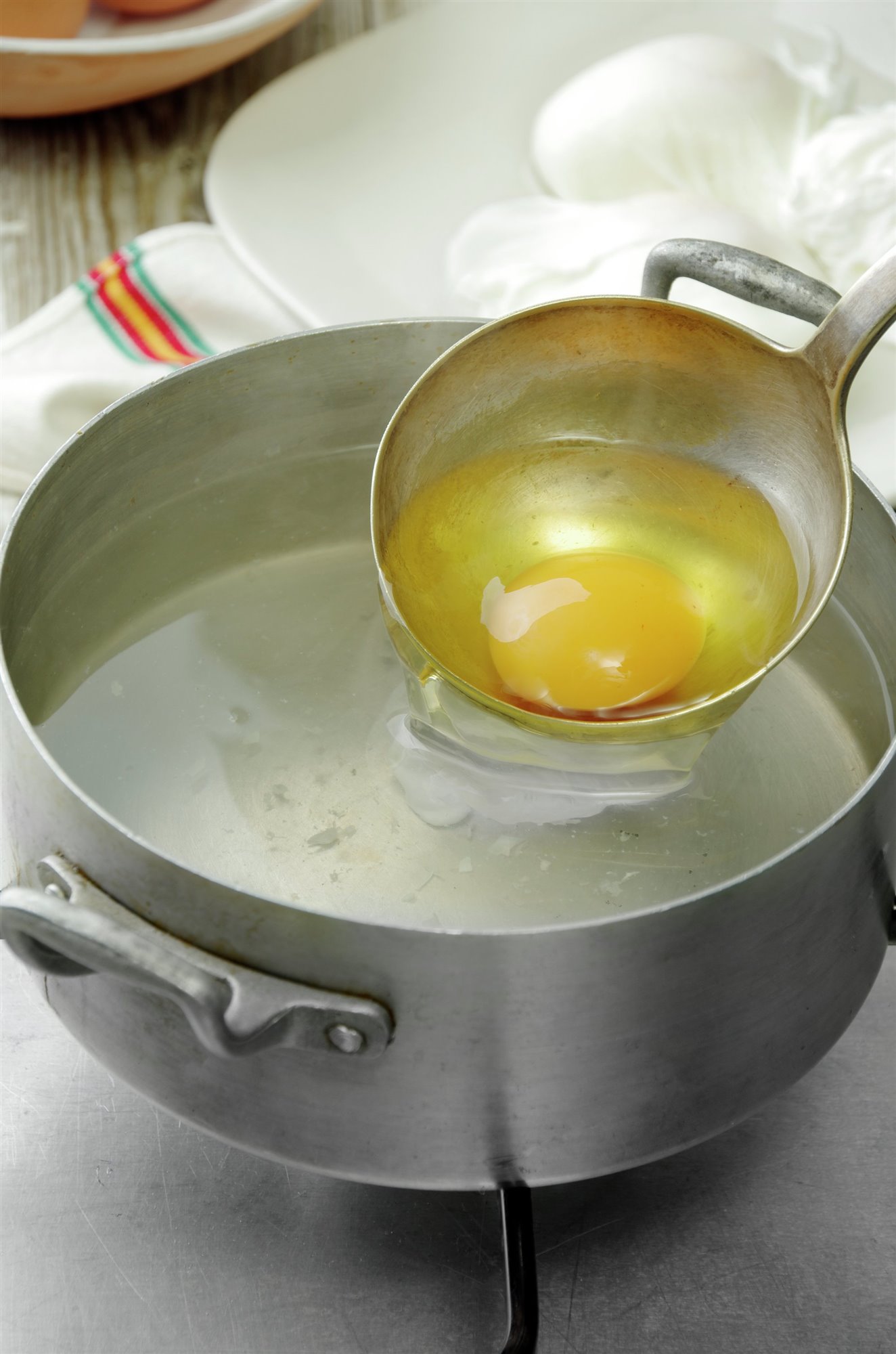 4. Escalfa los huevos