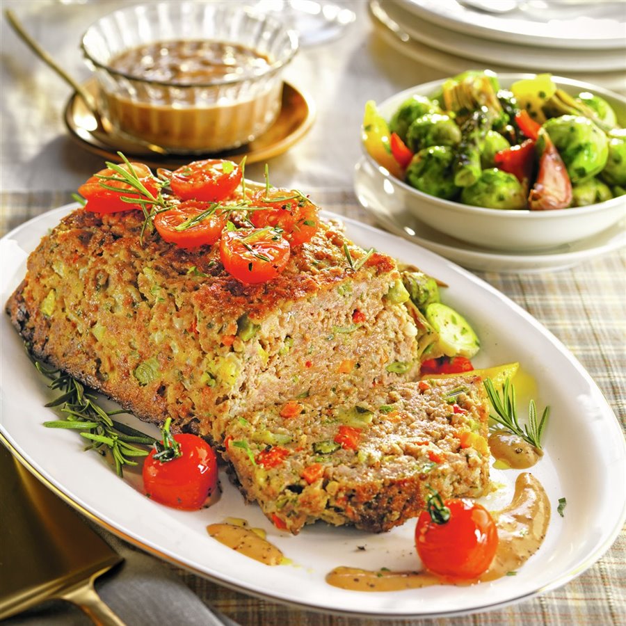 Pastel de verano de carne picada y verduras