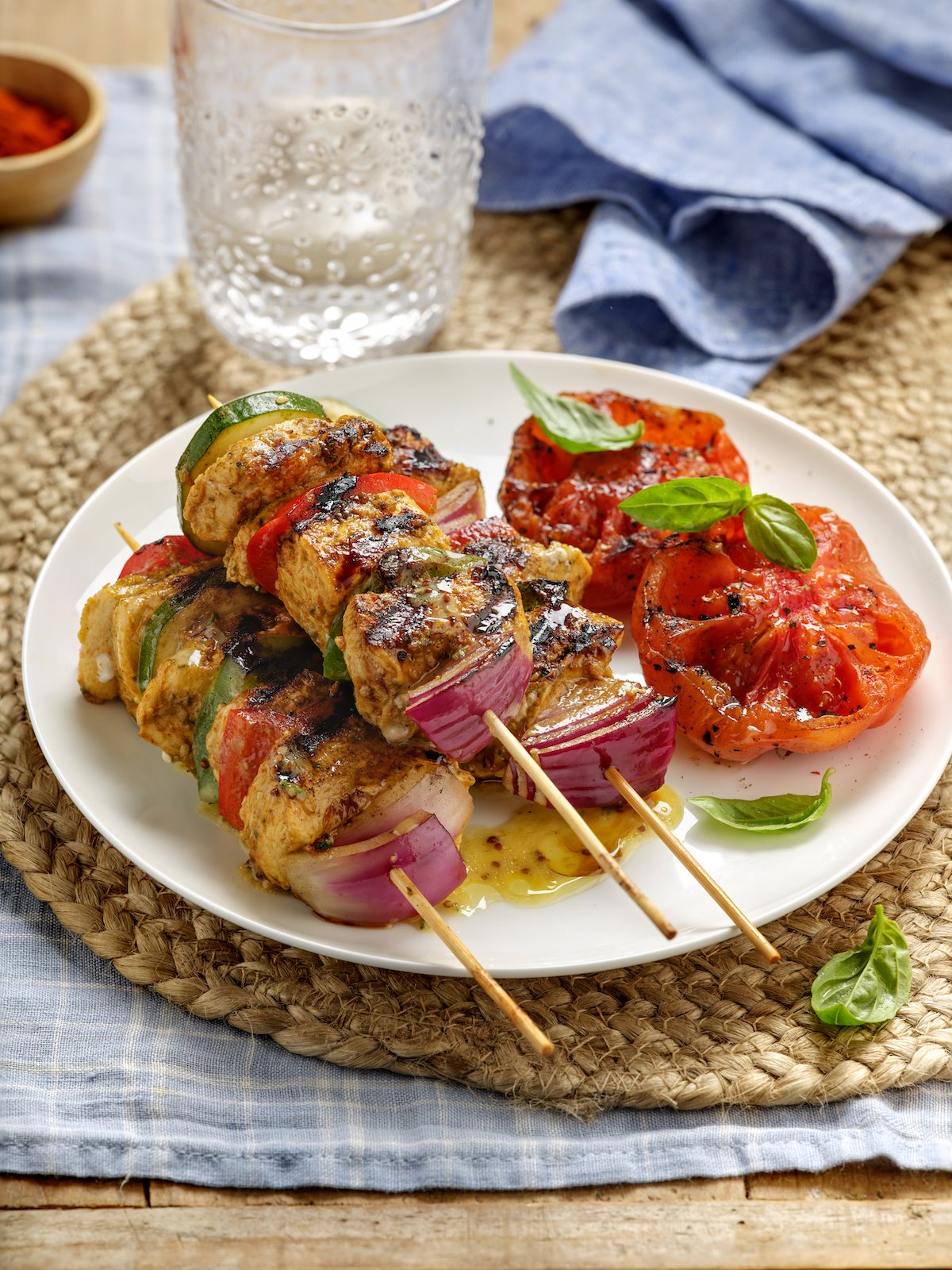 Brocheta de carne con verduras