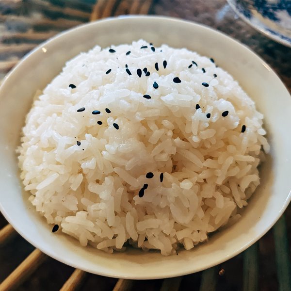 Cómo hacer el arroz blanco perfecto: los mejores trucos para cocinarlo y conservarlo