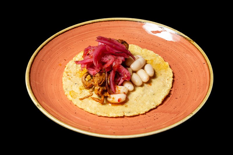 Taco de cochinita pibil con alubias del Ganxet al estilo frijol