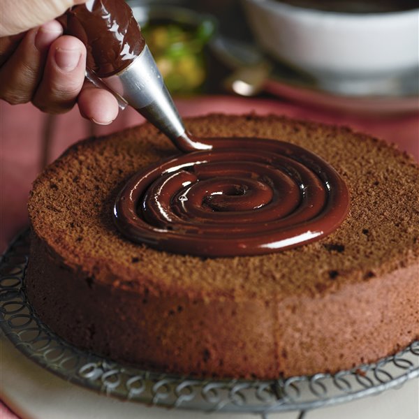 Cómo hacer un bizcocho de chocolate en el microondas rápido y ¡con solo 3 ingredientes!