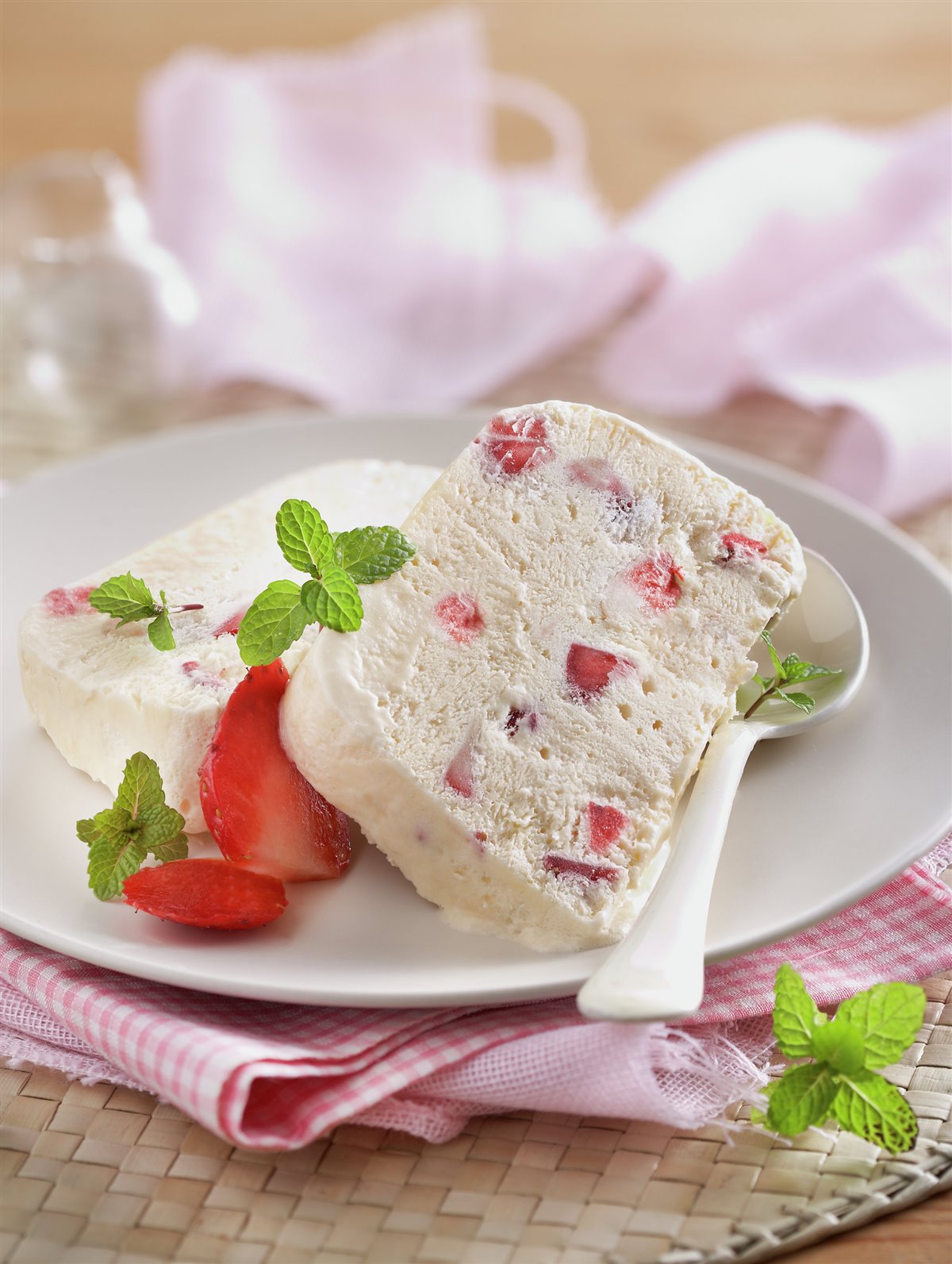 TARTA HELADA DE FRESAS AL OPORTO.