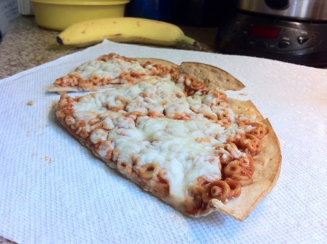 Pizza de pasta boloñesa