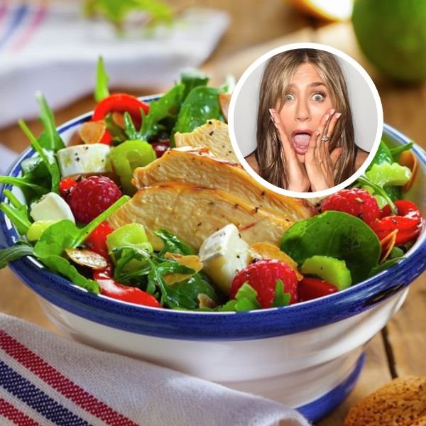 La ensalada con aguacate y pollo que Jennifer Aniston comió cada día ¡durante 10 años! (receta con vídeo)