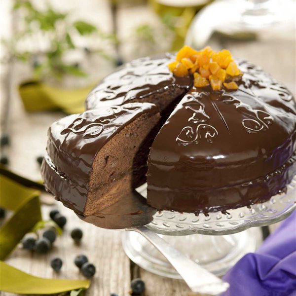 La irresistible tarta Sacher al microondas, que se prepara ¡en 15 minutos! (con vídeo)