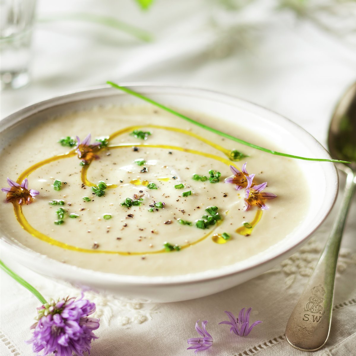 CREMA DE PUERROS Y ALMENDRAS.