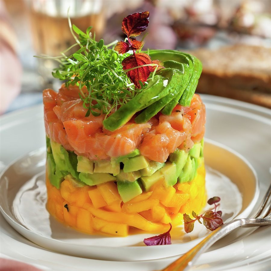Tartar de salmón, mango y aguacate