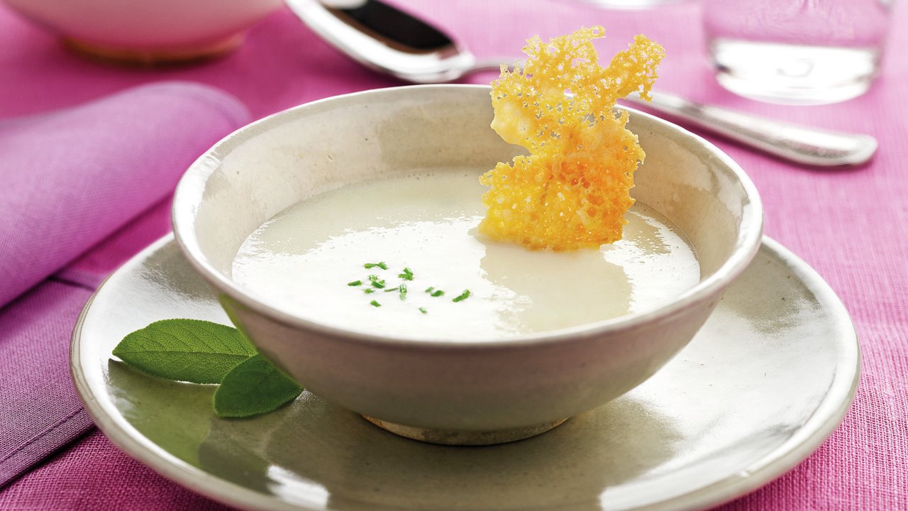 Vichyssoise con crujiente de parmesano - Lecturas