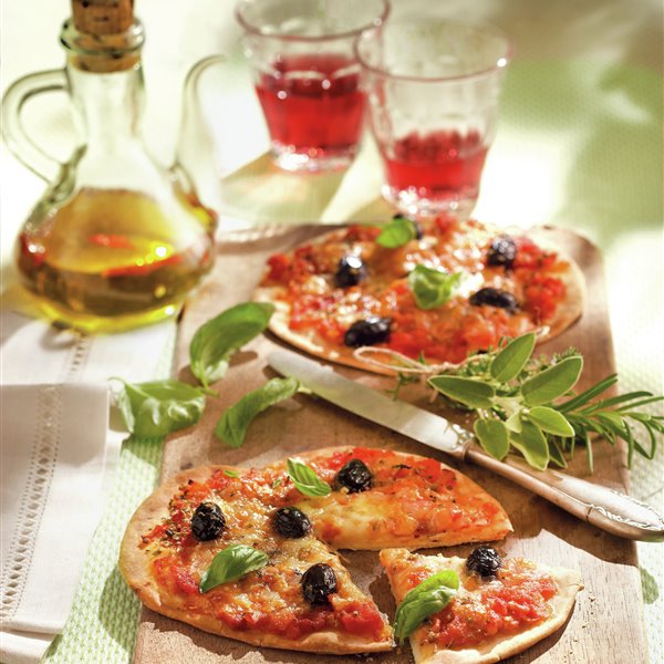 Pizzas mediterráneas con aceitunas