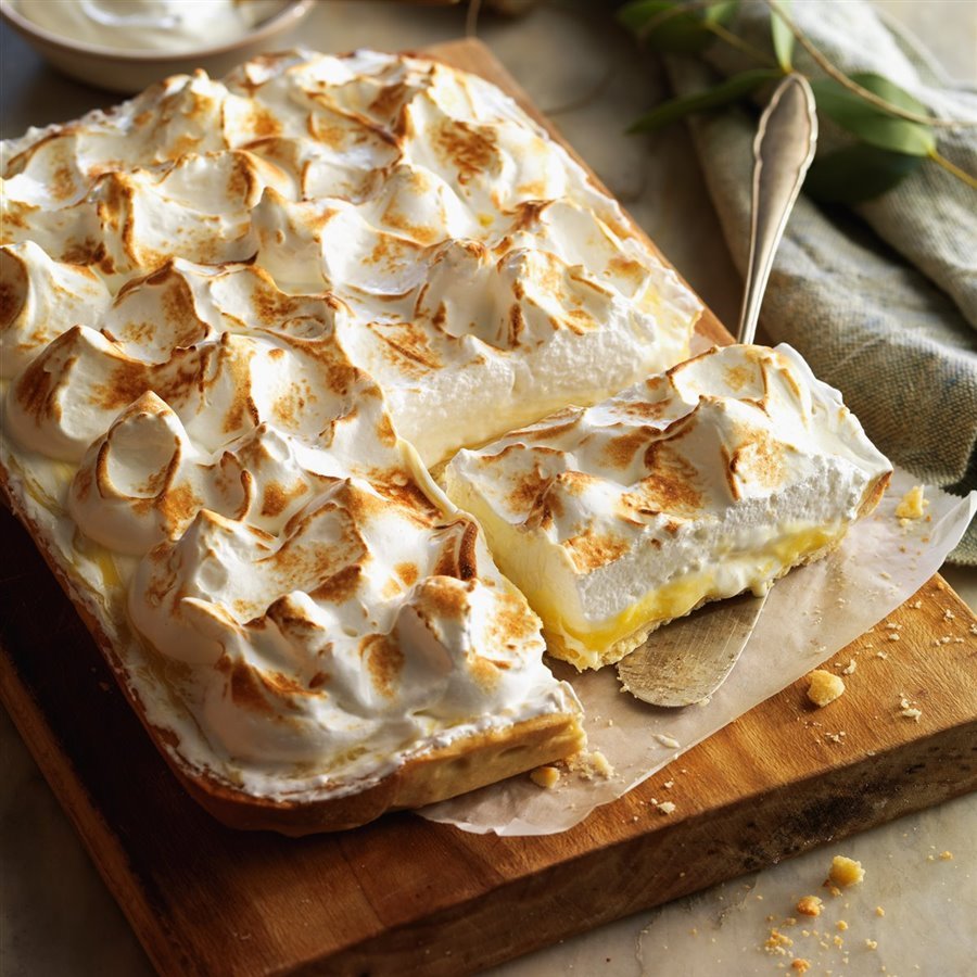 Tarta de crema de limón y merengue tostado