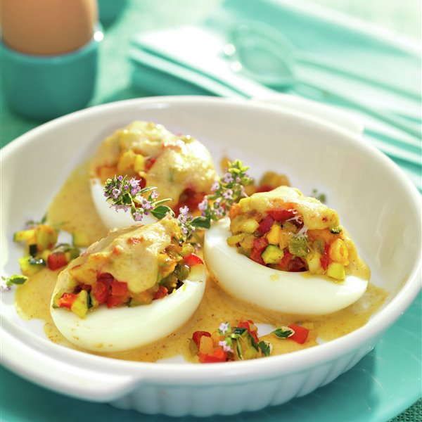 Huevos rellenos con verduras al curry