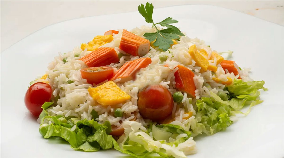 Ensalada de arroz con guisantes y surimi de Karlos Arguiñano