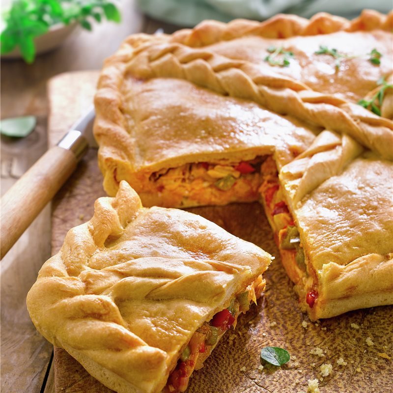 Empanada gallega de atún, pimientos y tomate