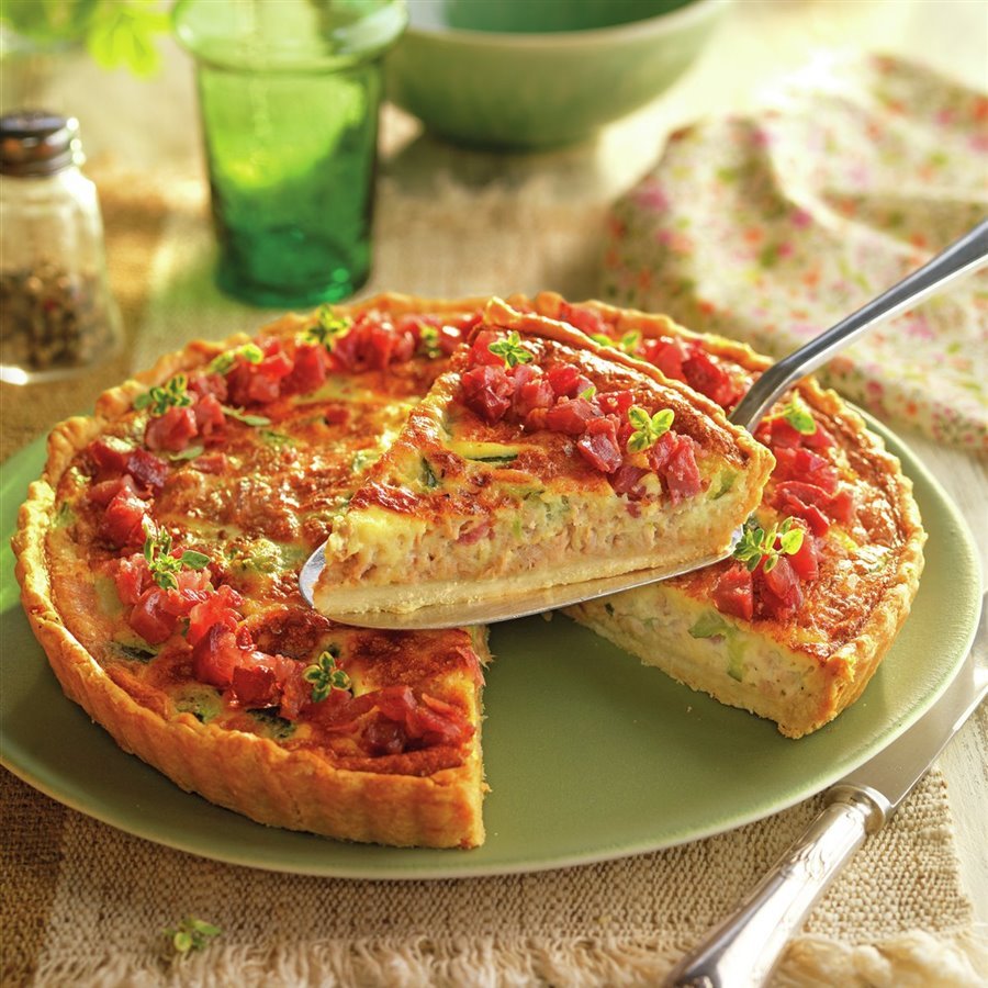 Quiche de calabacín con atún y jamón serrano