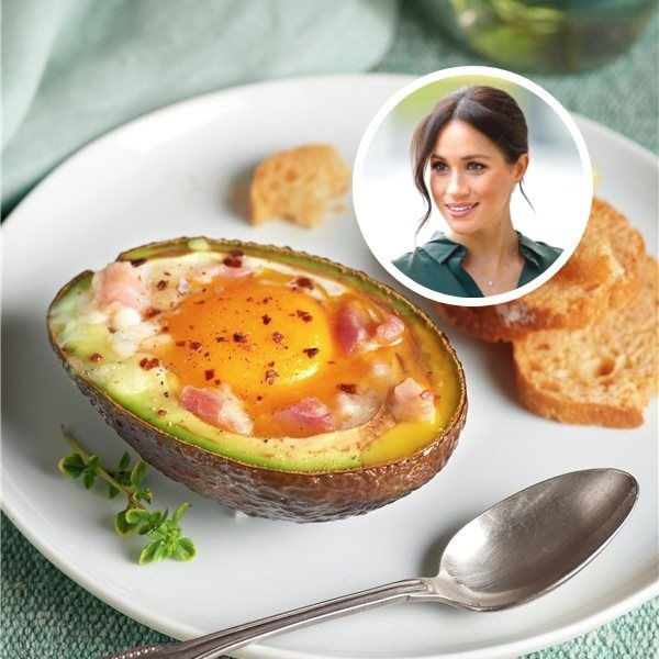 El desayuno saludable de Meghan Markle: huevos horneados con aguacate (en 30 minutos)